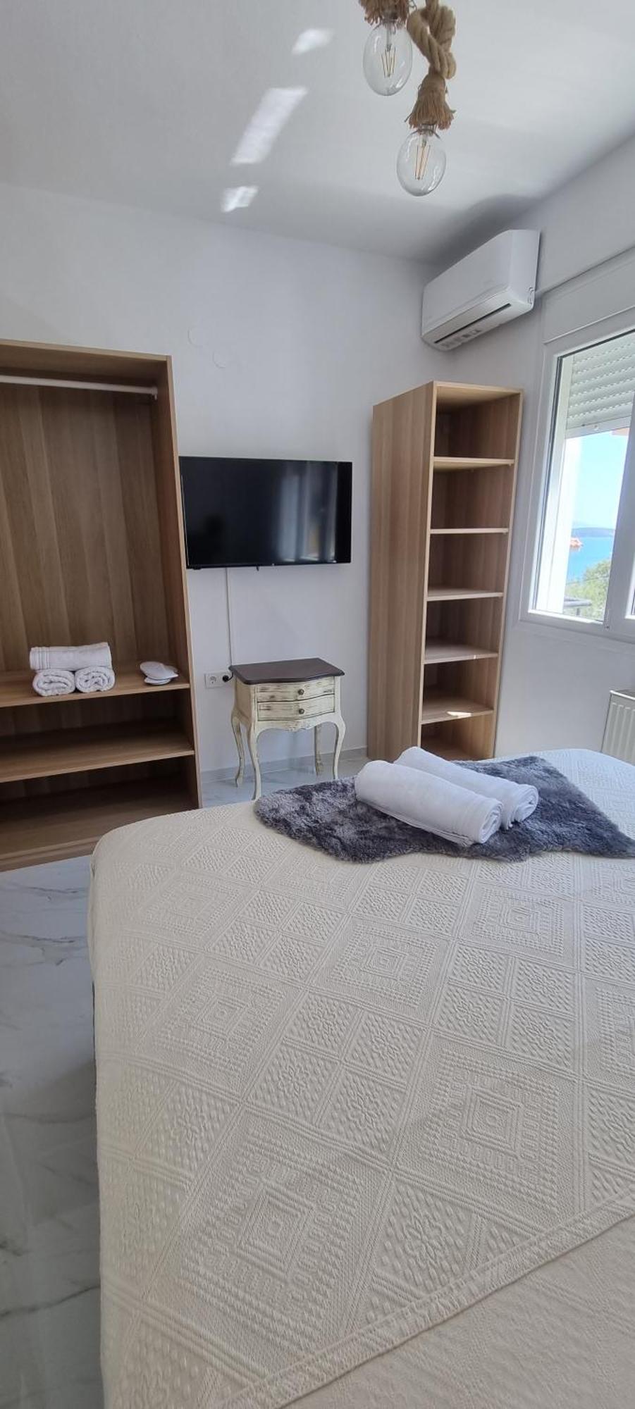 Ellis-Suites Nea Peramos Kavala 外观 照片
